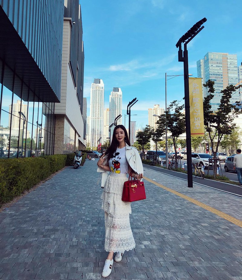 单个女生IP素材 视频+照片（整套）朋友圈必备 短视频素材 sucaiwan.com
