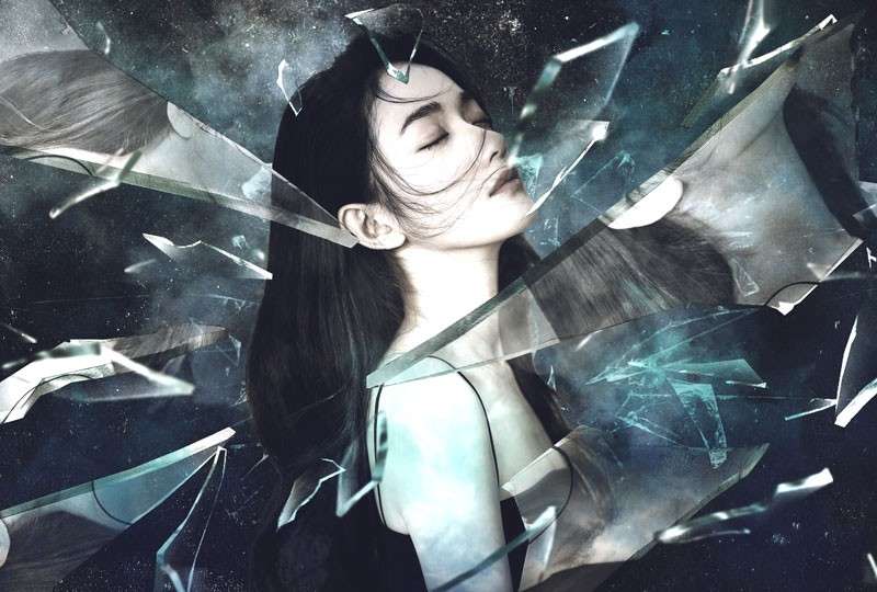 玻璃碎片飞溅效果Photoshop模板 图片素材 sucaiwan.com