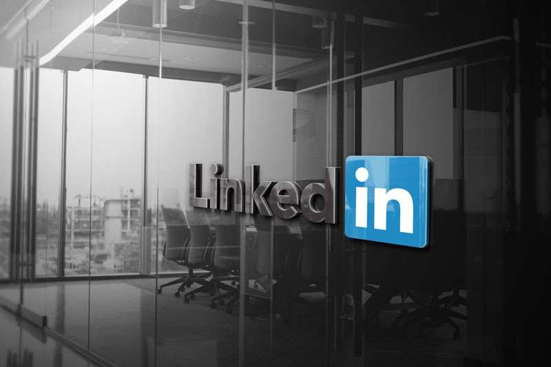 3D玻璃墙企业LOGO展示模型PSD 样机素材 sucaiwan.com