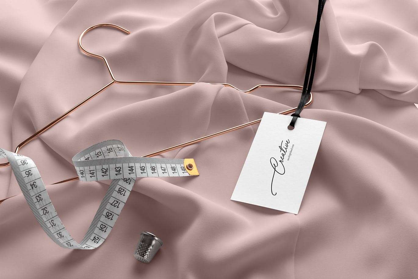 16套时尚服装品牌场景设计展示样机模板PSD 样机素材 sucaiwan.com