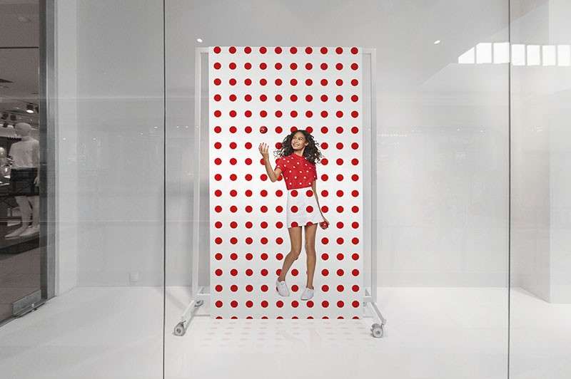 商场室内场景橱窗广告海报设计提案样机PSD 样机素材 sucaiwan.com