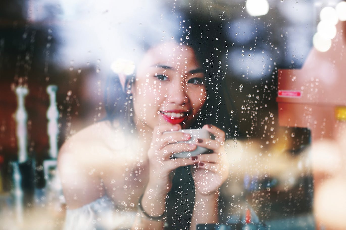 窗边雨滴照片特效PS图层样式 Rainy Window Photo Effect 插件预设 sucaiwan.com