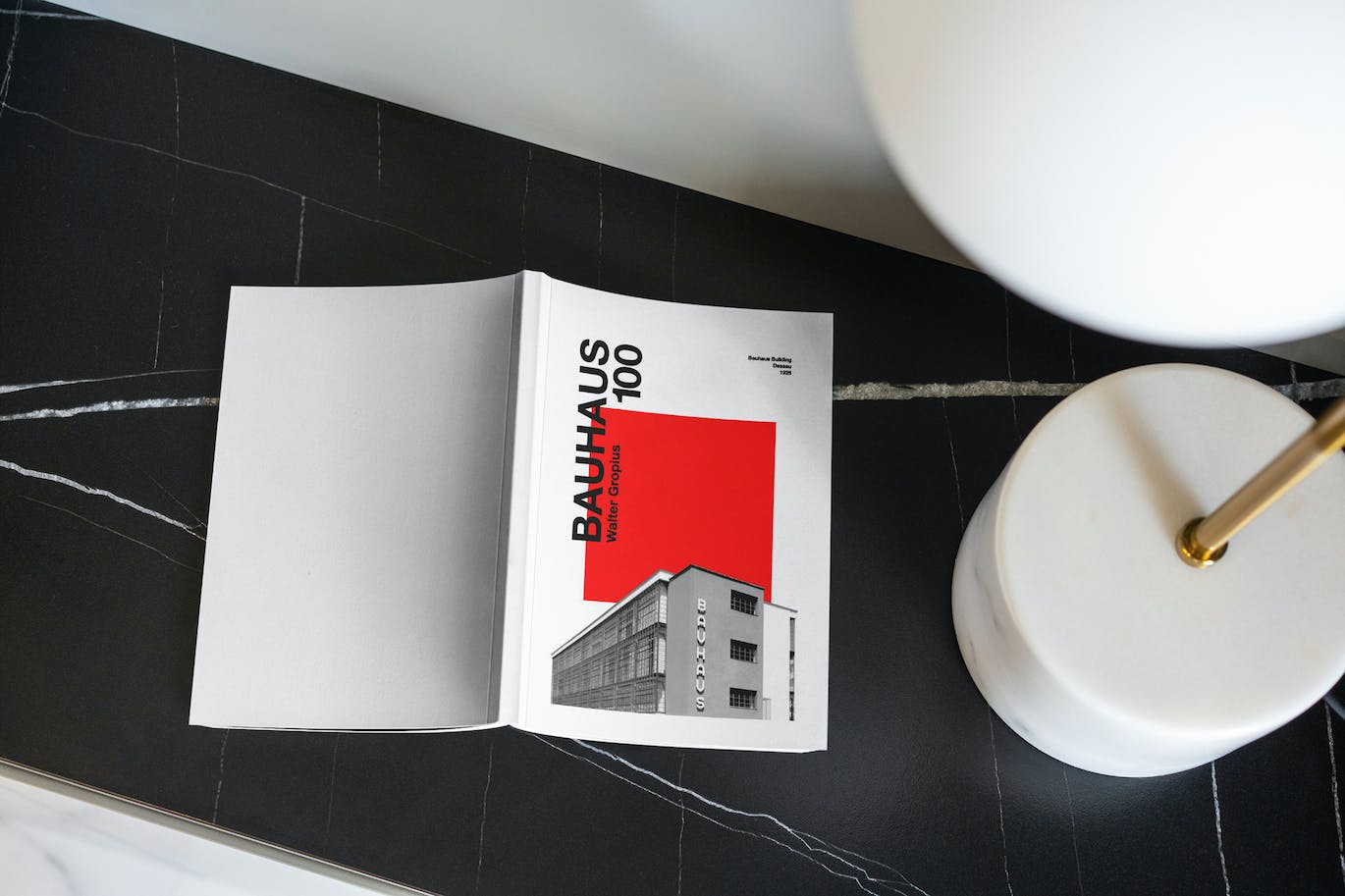 竖版宣传册杂志效果图样机 Vertical Brochure Mockups 样机素材 sucaiwan.com