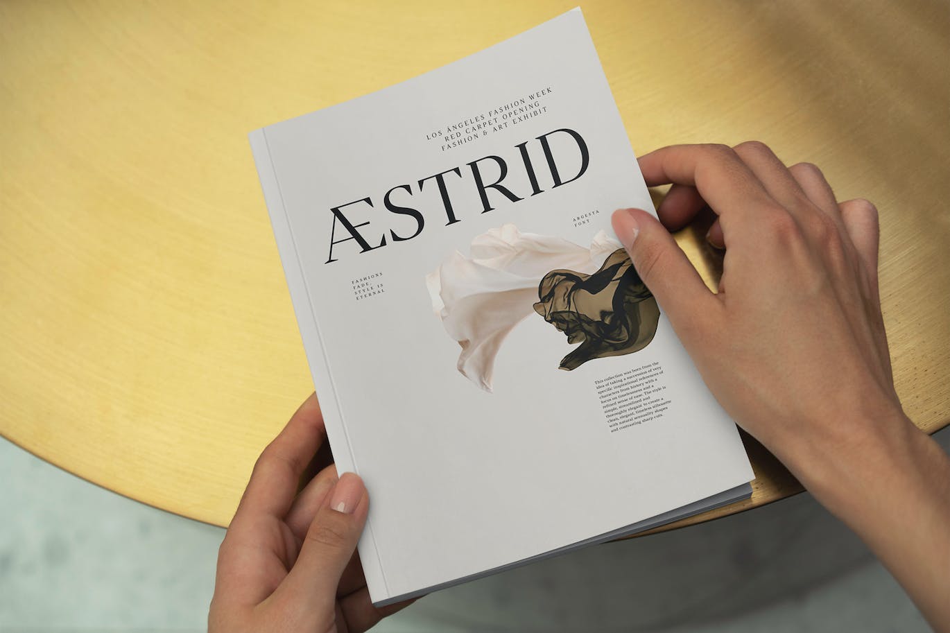 竖版宣传册杂志效果图样机 Vertical Brochure Mockups 样机素材 sucaiwan.com