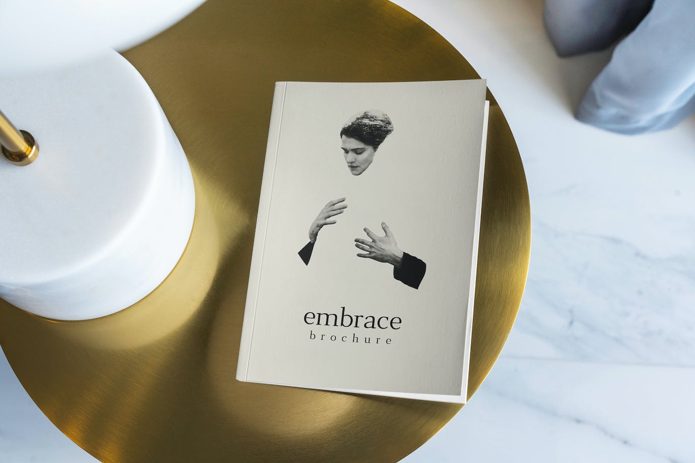 竖版宣传册杂志效果图样机 Vertical Brochure Mockups 样机素材 sucaiwan.com