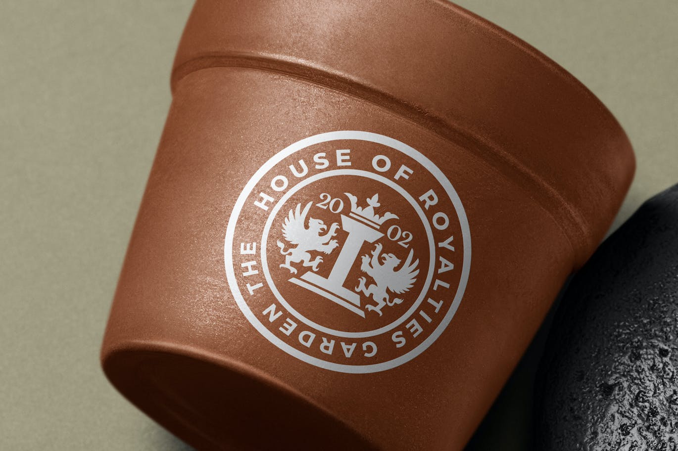 彩绘赤陶花盘标志Logo样机 Painted Terracotta Logo Mockup 样机素材 sucaiwan.com