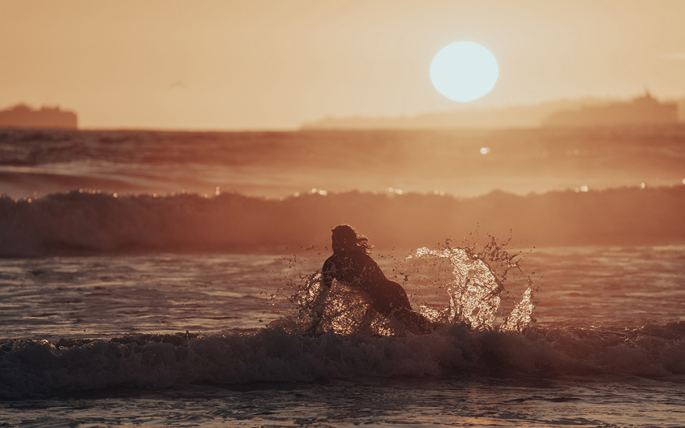 黑白旧电影复古风格美学柔和感LR预设 Dvlop Shortstache Past and Present 插件预设 第5张-素材湾丨精选海外优质设计素材资源 黑白旧电影复古风格美学柔和感LR预设 Dvlop Shortstache Past and Present 插件预设 sucaiwan.com