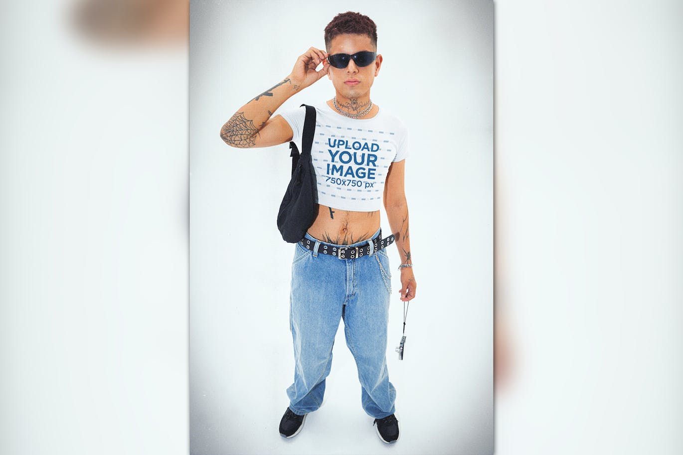 00年代主题纹身男子服装样机图 00s-Themed Mockup Featuring a Tattooed Man 样机素材 sucaiwan.com