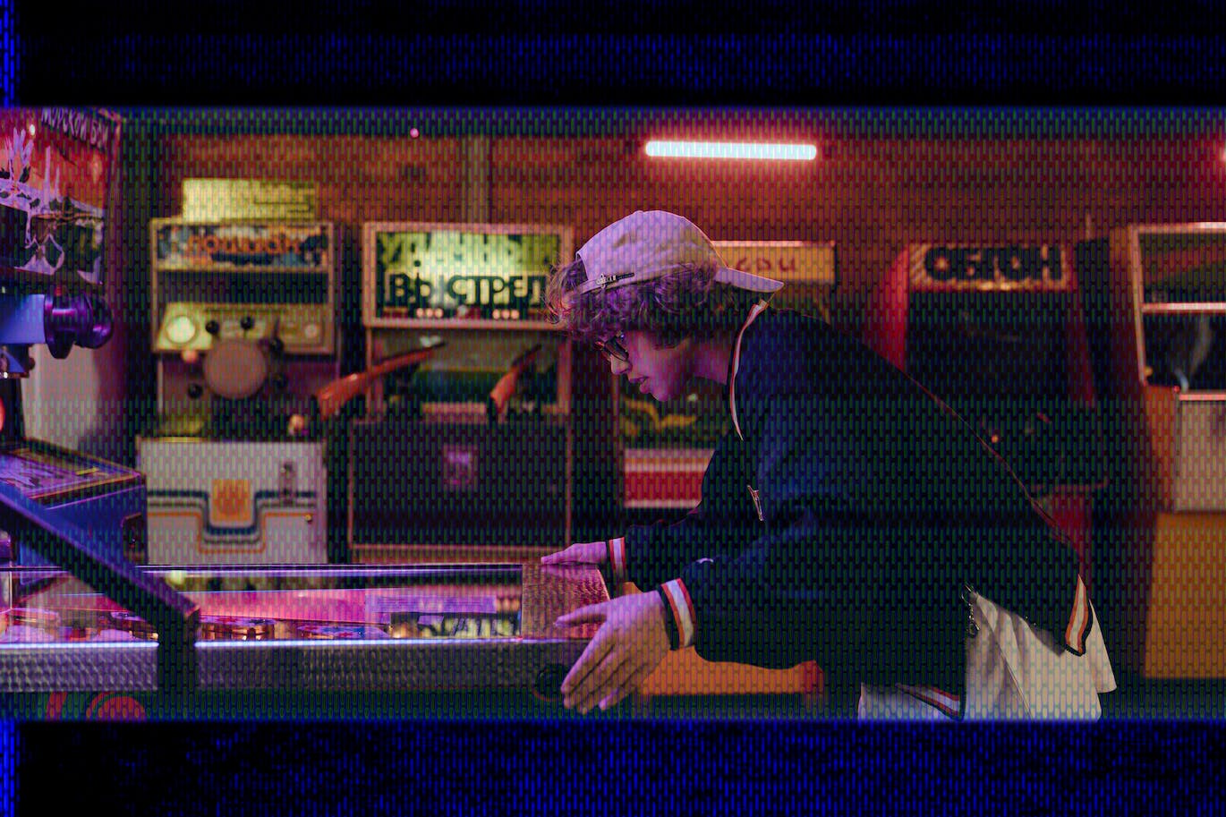 6个胶片条和CRT失真叠层素材 6 Film Bars And CRT Distortion Overlays 图片素材 sucaiwan.com