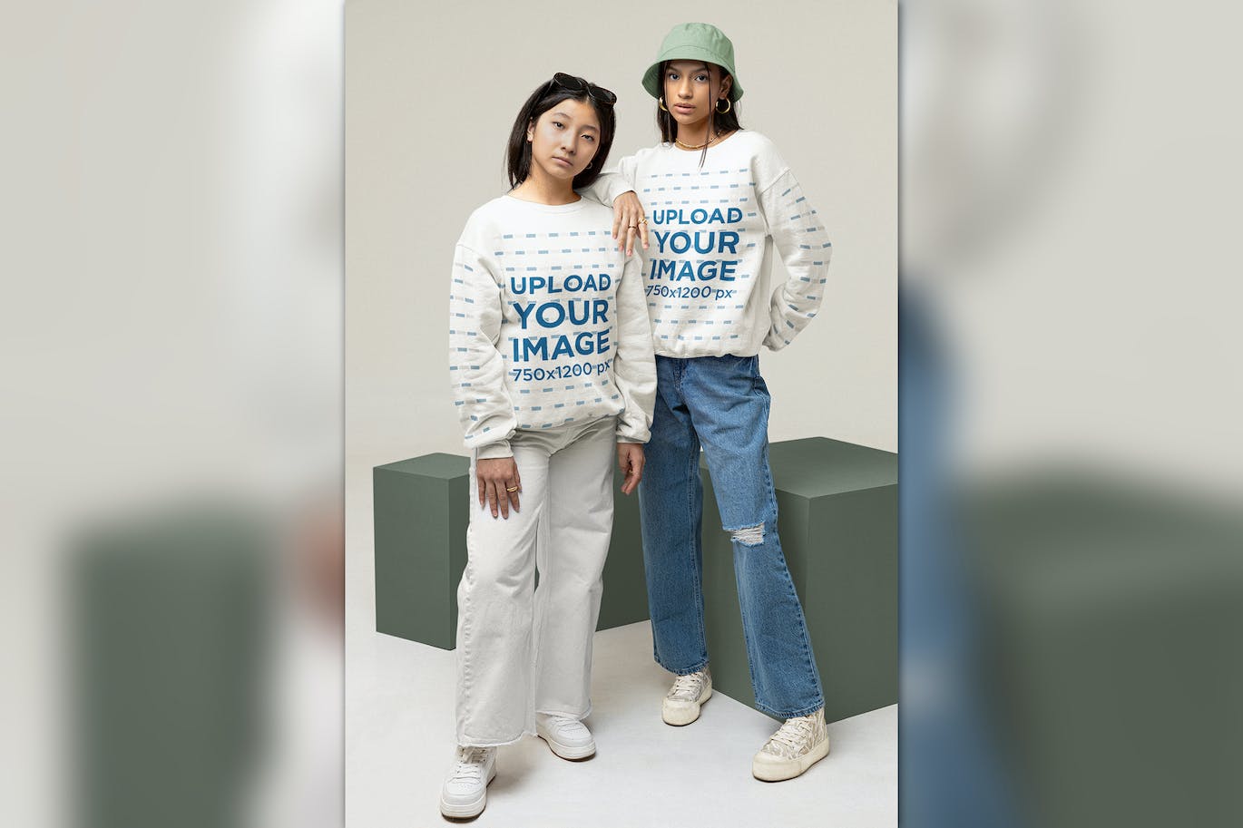 90年代年轻女性身穿运动衫设计样机图 90s Mockup of Two Young Women Wearing Sweatshirts 样机素材 sucaiwan.com
