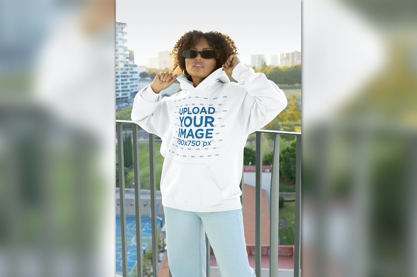 卷发女性连帽衫图案设计样机图 Gildan Hoodie Mockup of a Curly-Haired Woman 样机素材 sucaiwan.com