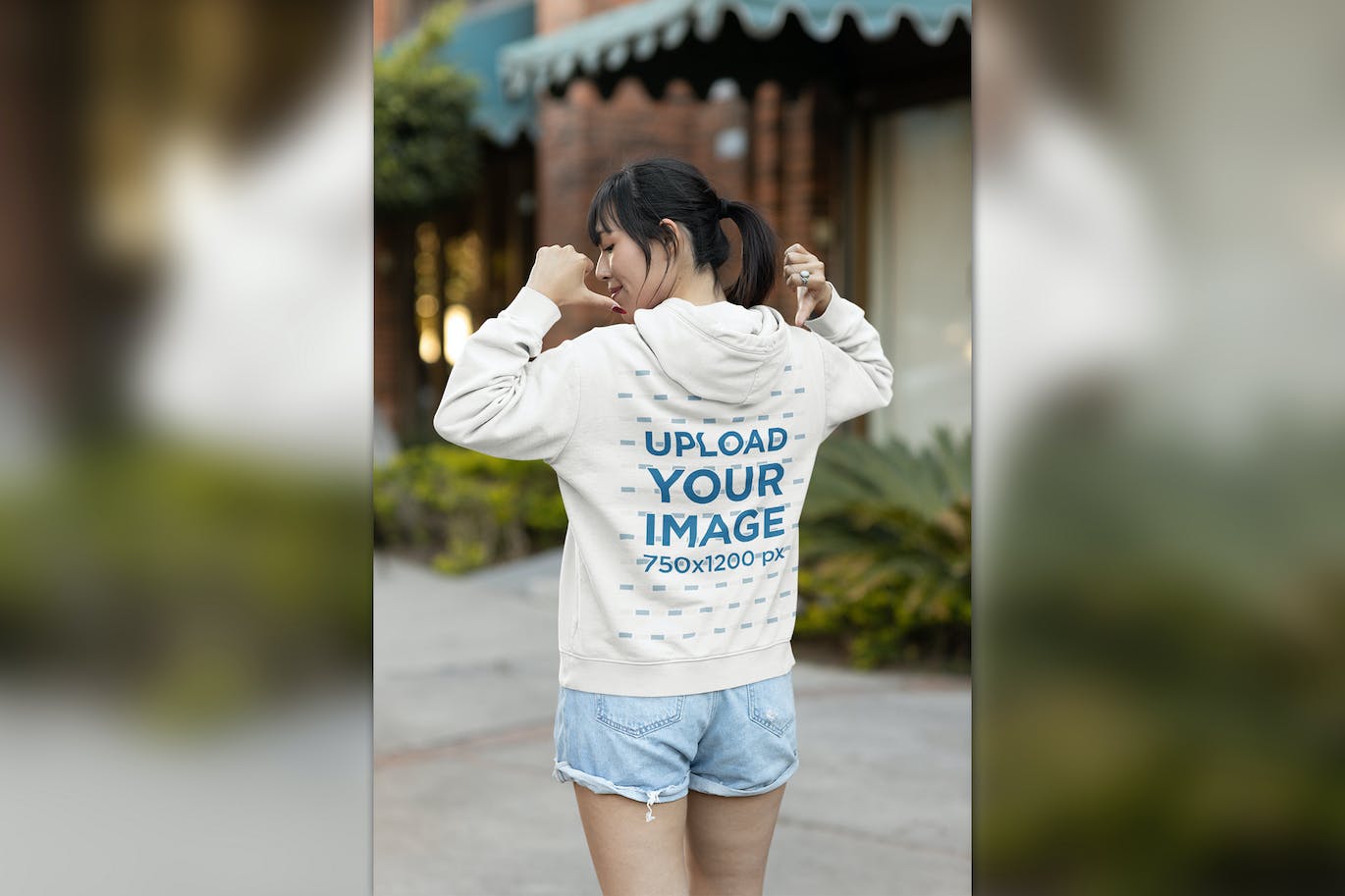 女性模特服装背面设计样机图 Back-View Mockup of a Cool Woman 样机素材 sucaiwan.com