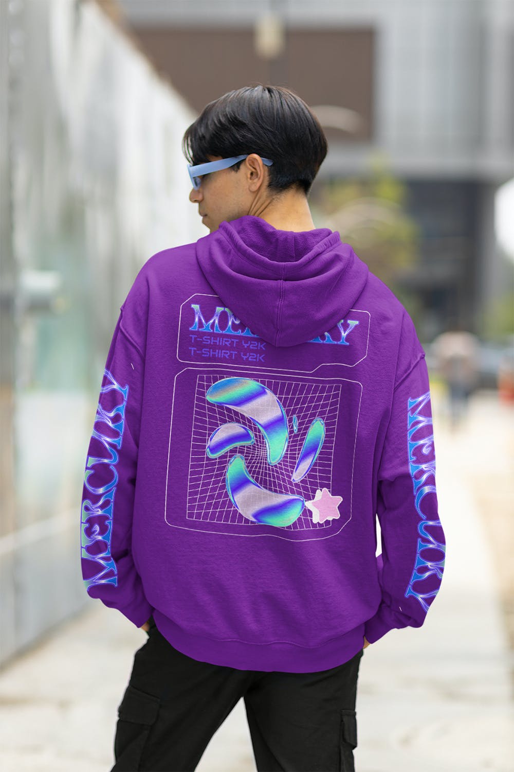 背面视图连帽衫实景展示样机图 Back-View Hoodie Mockup Featuring a Man 样机素材 sucaiwan.com