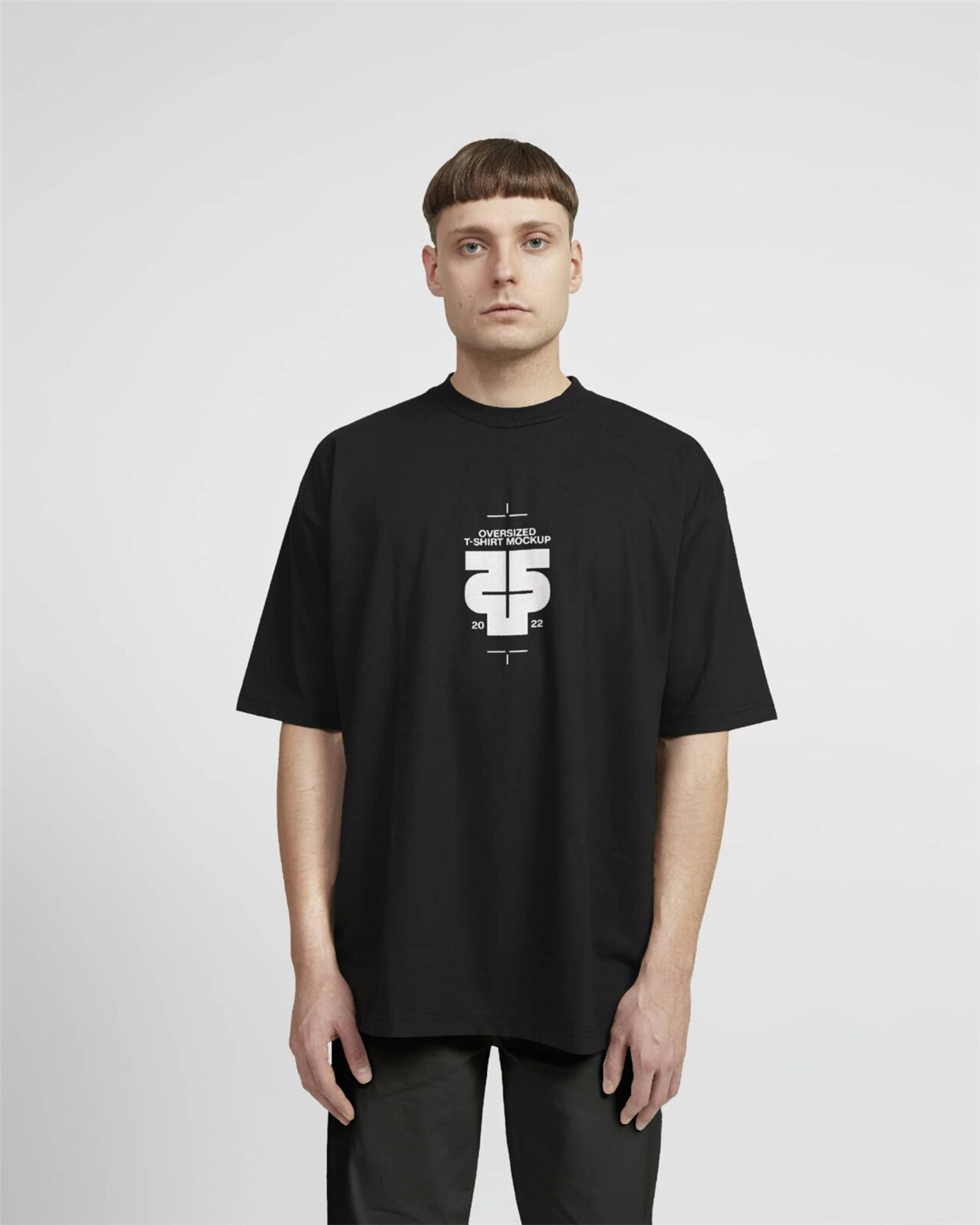 Studio Innate 高级工艺街头服饰品牌展示大码T恤PSD样机模板 Oversized Modelled T-Shirt Mockup 样机素材 sucaiwan.com