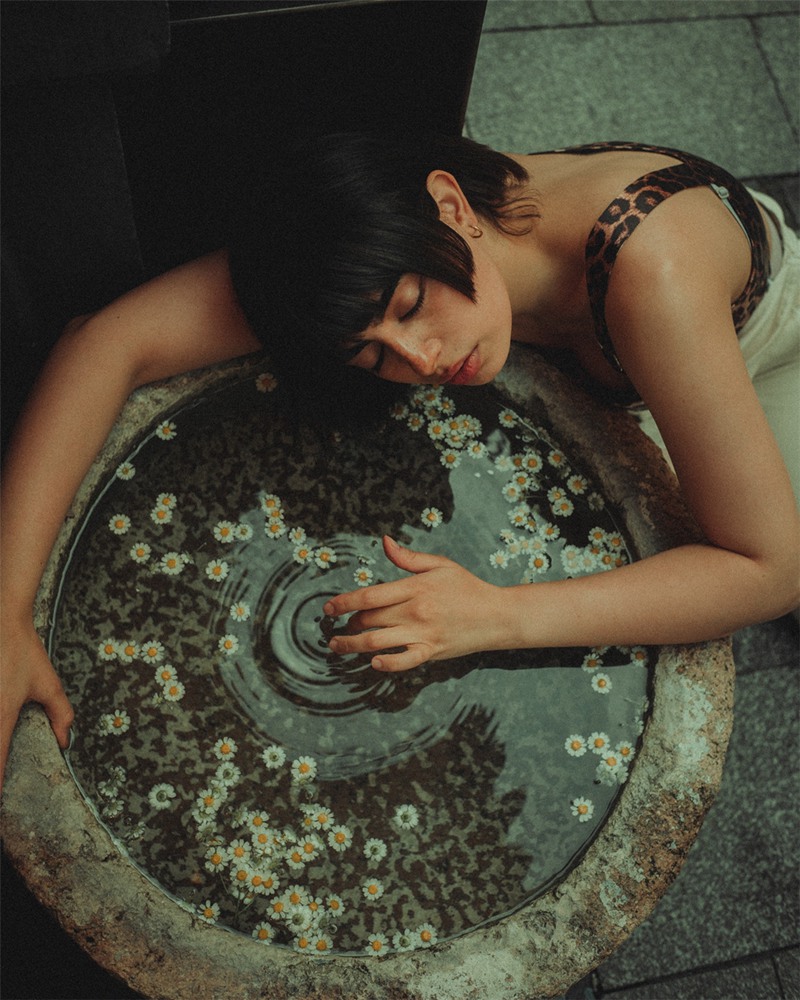 LR预设:复古怀旧风格情绪胶片电影人像摄影LR预设 插件预设 第7张-素材湾丨精选海外优质设计素材资源 LR预设:复古怀旧风格情绪胶片电影人像摄影LR预设 插件预设 sucaiwan.com