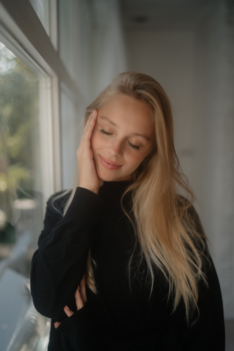 复古质感通透氛围感人像摄影温暖色调LR预设 LUISE BLUMSTENGEL PORTRAIT PRESETS 插件预设 第6张-素材湾丨精选海外优质设计素材资源 复古质感通透氛围感人像摄影温暖色调LR预设 LUISE BLUMSTENGEL PORTRAIT PRESETS 插件预设 sucaiwan.com