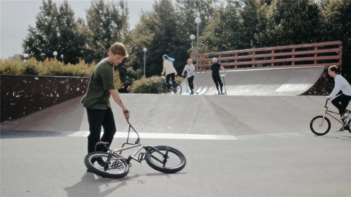 PR预设：复古发光唯美梦幻雾霾柔光风格化镜头白柔滤镜效果 Vintage Glow Effects 插件预设 sucaiwan.com