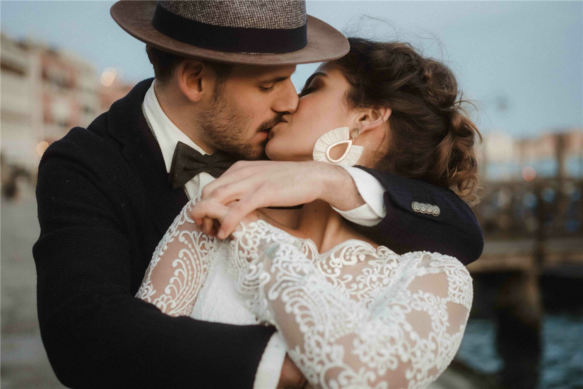 威尼斯自然柔和风格LR调色预设包 Kreativ Wedding - Editing Presets Pack 插件预设 第3张-素材湾丨精选海外优质设计素材资源 威尼斯自然柔和风格LR调色预设包 Kreativ Wedding - Editing Presets Pack 插件预设 sucaiwan.com