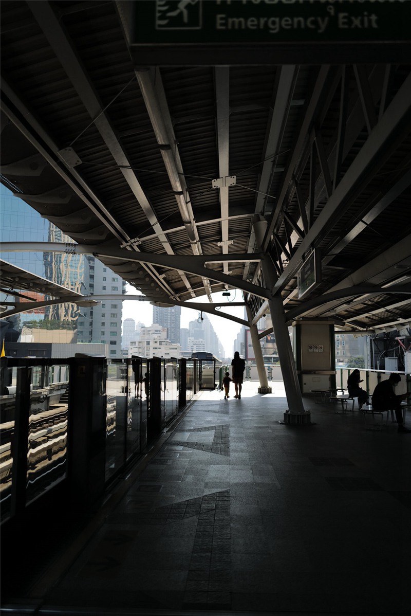 Polina Washington 日常黄昏橙人文扫街摄影师必备LR预设 PW Daily Pack 插件预设 第6张-素材湾丨精选海外优质设计素材资源 Polina Washington 日常黄昏橙人文扫街摄影师必备LR预设 PW Daily Pack 插件预设 sucaiwan.com