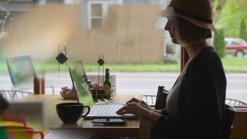 FCPX插件:50种柔美炫光棱镜折射梦幻视觉特效 MotionVFX – mPrism 插件预设 第47张-素材湾丨精选海外优质设计素材资源 FCPX插件:50种柔美炫光棱镜折射梦幻视觉特效 MotionVFX – mPrism 插件预设 sucaiwan.com