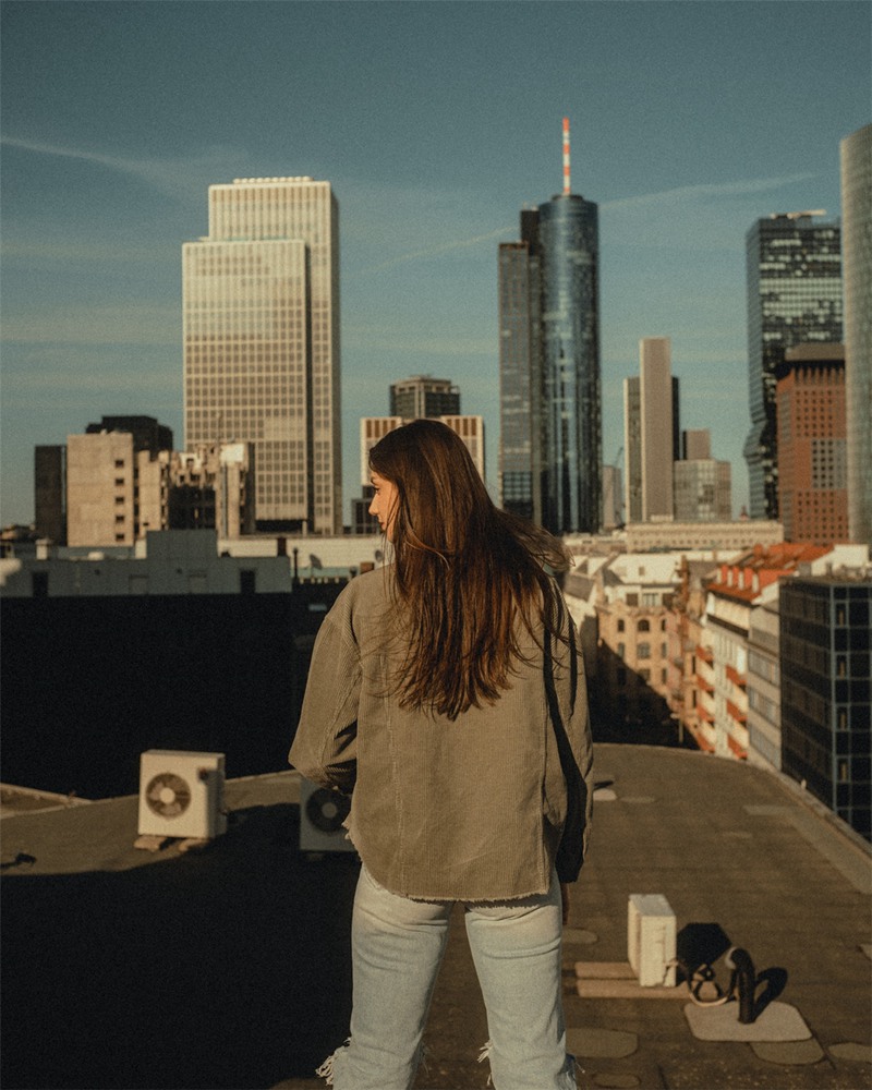 LR预设:复古怀旧风格情绪胶片电影人像摄影LR预设 插件预设 第10张-素材湾丨精选海外优质设计素材资源 LR预设:复古怀旧风格情绪胶片电影人像摄影LR预设 插件预设 sucaiwan.com