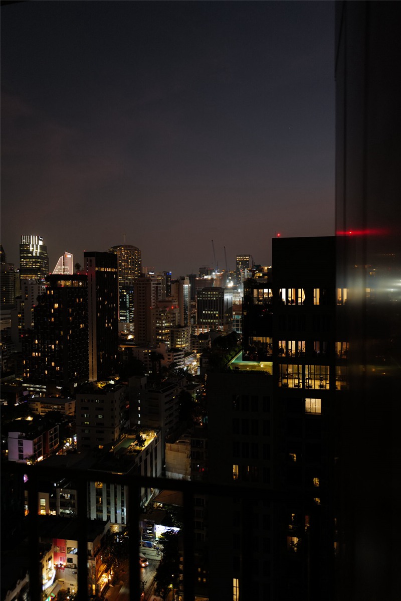 Polina Washington 日常黄昏橙人文扫街摄影师必备LR预设 PW Daily Pack 插件预设 第16张-素材湾丨精选海外优质设计素材资源 Polina Washington 日常黄昏橙人文扫街摄影师必备LR预设 PW Daily Pack 插件预设 sucaiwan.com