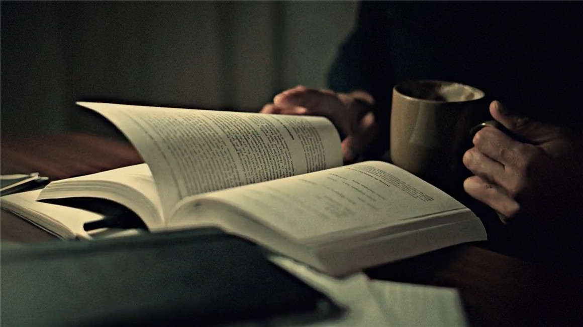 PR预设：18种悬疑电影暗边缘窥探视觉效果 插件预设 sucaiwan.com