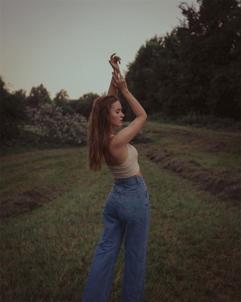 LR预设:复古怀旧风格情绪胶片电影人像摄影LR预设 插件预设 第3张-素材湾丨精选海外优质设计素材资源 LR预设:复古怀旧风格情绪胶片电影人像摄影LR预设 插件预设 sucaiwan.com