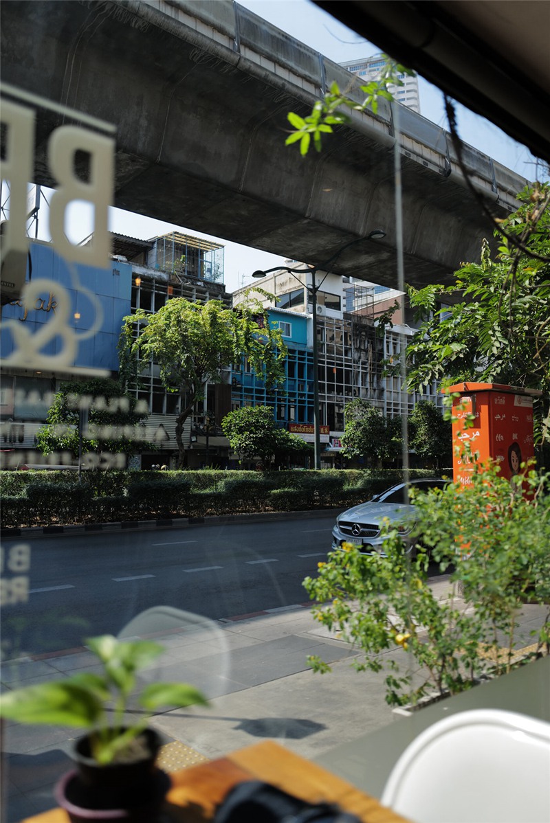 Polina Washington 日常黄昏橙人文扫街摄影师必备LR预设 PW Daily Pack 插件预设 第14张-素材湾丨精选海外优质设计素材资源 Polina Washington 日常黄昏橙人文扫街摄影师必备LR预设 PW Daily Pack 插件预设 sucaiwan.com