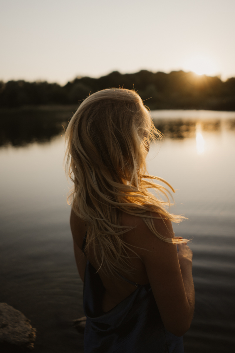 复古质感通透氛围感人像摄影温暖色调LR预设 LUISE BLUMSTENGEL PORTRAIT PRESETS 插件预设 第8张-素材湾丨精选海外优质设计素材资源 复古质感通透氛围感人像摄影温暖色调LR预设 LUISE BLUMSTENGEL PORTRAIT PRESETS 插件预设 sucaiwan.com