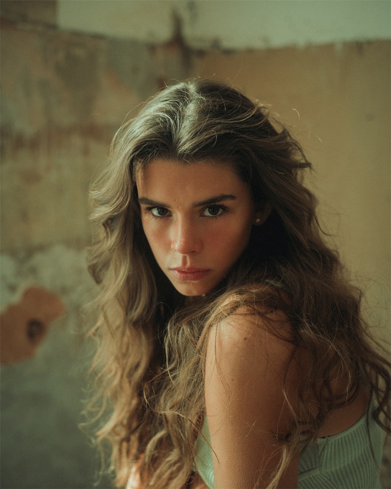 LR预设:复古怀旧风格情绪胶片电影人像摄影LR预设 插件预设 第11张-素材湾丨精选海外优质设计素材资源 LR预设:复古怀旧风格情绪胶片电影人像摄影LR预设 插件预设 sucaiwan.com