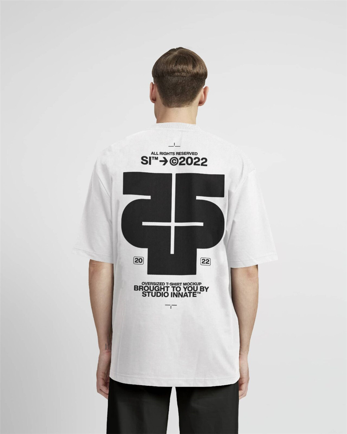 Studio Innate 高级工艺街头服饰品牌展示大码T恤PSD样机模板 Oversized Modelled T-Shirt Mockup 样机素材 sucaiwan.com