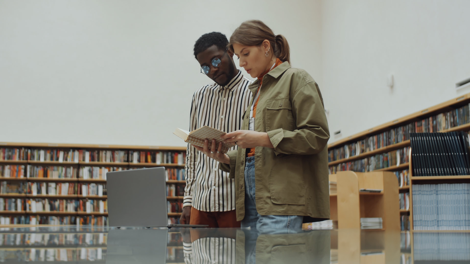 Mononodes 18个实用高光暗部肤色颜色分级校正假色LUT+调色节点 UTILITY LUTS+POWERGRADES 插件预设 第16张-素材湾丨精选海外优质设计素材资源 Mononodes 18个实用高光暗部肤色颜色分级校正假色LUT+调色节点 UTILITY LUTS+POWERGRADES 插件预设 sucaiwan.com