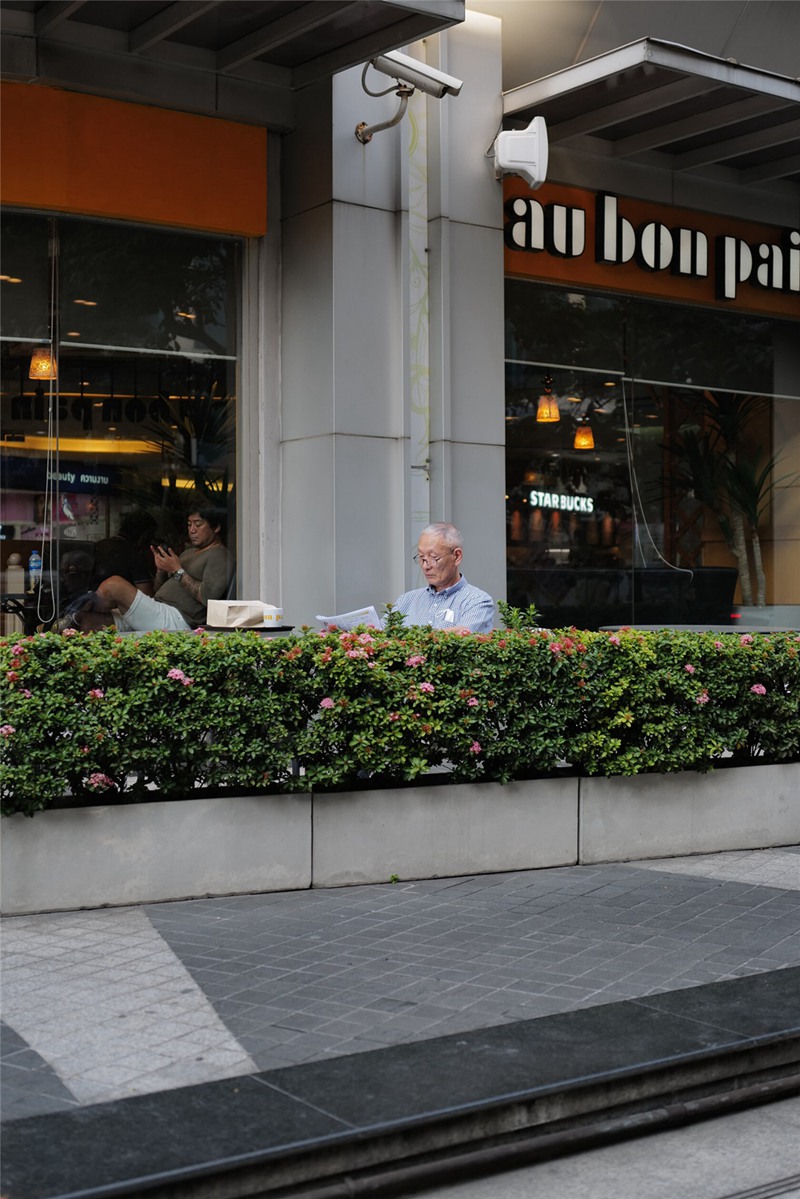 Polina Washington 日常黄昏橙人文扫街摄影师必备LR预设 PW Daily Pack 插件预设 第4张-素材湾丨精选海外优质设计素材资源 Polina Washington 日常黄昏橙人文扫街摄影师必备LR预设 PW Daily Pack 插件预设 sucaiwan.com