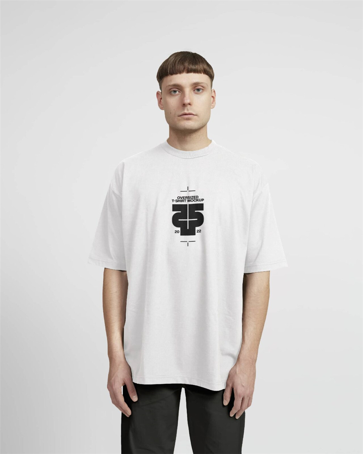 Studio Innate 高级工艺街头服饰品牌展示大码T恤PSD样机模板 Oversized Modelled T-Shirt Mockup 样机素材 sucaiwan.com