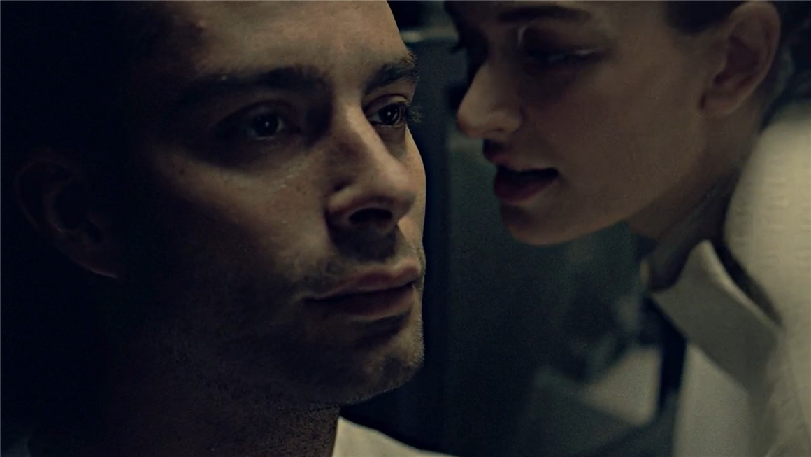 PR预设：18种悬疑电影暗边缘窥探视觉效果 插件预设 sucaiwan.com