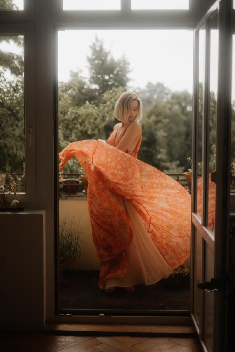 复古质感通透氛围感人像摄影温暖色调LR预设 LUISE BLUMSTENGEL PORTRAIT PRESETS 插件预设 第2张-素材湾丨精选海外优质设计素材资源 复古质感通透氛围感人像摄影温暖色调LR预设 LUISE BLUMSTENGEL PORTRAIT PRESETS 插件预设 sucaiwan.com