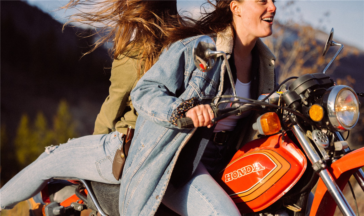 37个经典胶片扫描电影颗粒纹理LR调色预设包 Forrest Mankins - FM Film Lightroom Presets 插件预设 第15张-素材湾丨精选海外优质设计素材资源 37个经典胶片扫描电影颗粒纹理LR调色预设包 Forrest Mankins - FM Film Lightroom Presets 插件预设 sucaiwan.com