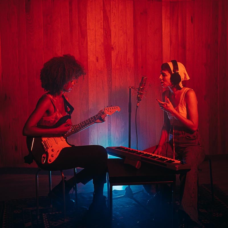 MASTIN LABS 复古日/夜间摄影35mm胶片电影感纹理LR预设一键安装版 Night & Day Lightroom Desktop Presets 插件预设 第3张-素材湾丨精选海外优质设计素材资源 MASTIN LABS 复古日/夜间摄影35mm胶片电影感纹理LR预设一键安装版 Night & Day Lightroom Desktop Presets 插件预设 sucaiwan.com