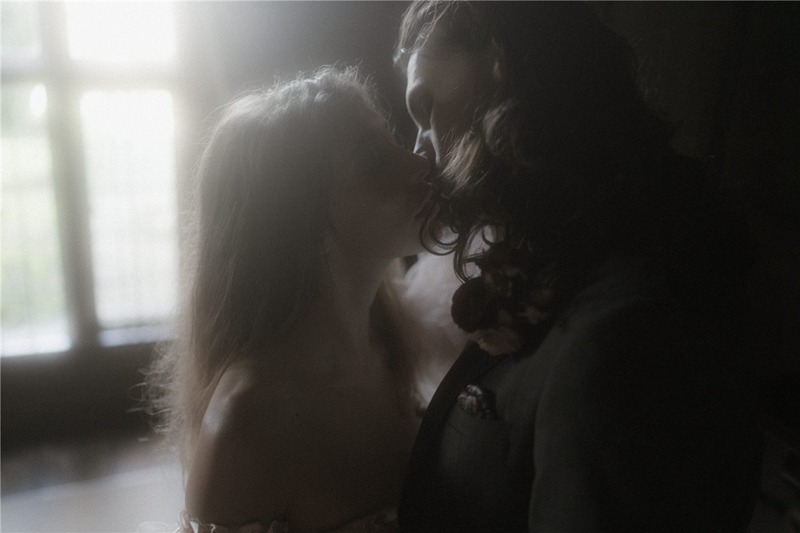 文艺复兴浪漫缪斯柔光氛围婚礼旅拍LR调色预设 Legacy Presets - Muse & Mirror - True Romance 插件预设 第2张-素材湾丨精选海外优质设计素材资源 文艺复兴浪漫缪斯柔光氛围婚礼旅拍LR调色预设 Legacy Presets - Muse & Mirror - True Romance 插件预设 sucaiwan.com