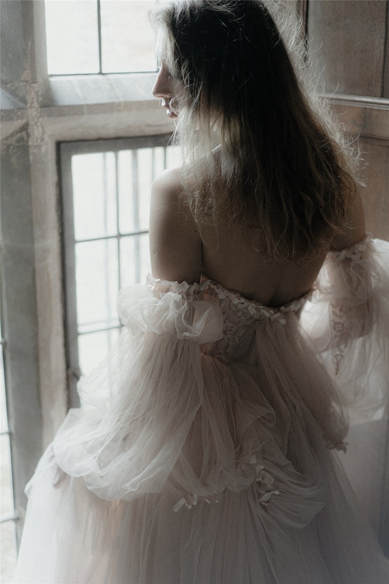 文艺复兴浪漫缪斯柔光氛围婚礼旅拍LR调色预设 Legacy Presets - Muse & Mirror - True Romance 插件预设 第12张-素材湾丨精选海外优质设计素材资源 文艺复兴浪漫缪斯柔光氛围婚礼旅拍LR调色预设 Legacy Presets - Muse & Mirror - True Romance 插件预设 sucaiwan.com