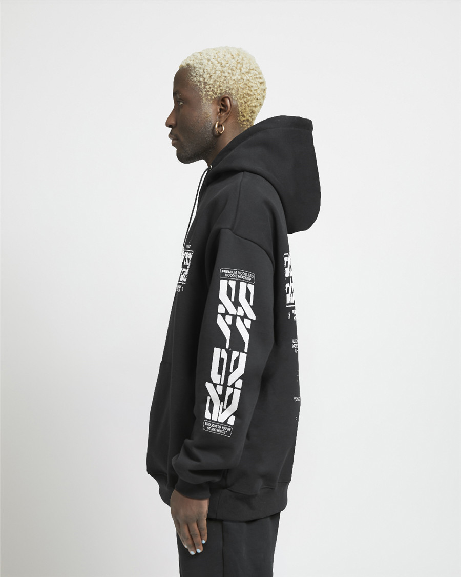 潮流街头嘻哈360°旋转超大款套头连帽衫卫衣上衣图案设计PS展示贴图样机模板 360° Oversized Modelled Hoodie by Studio Innate . sucaiwan.com