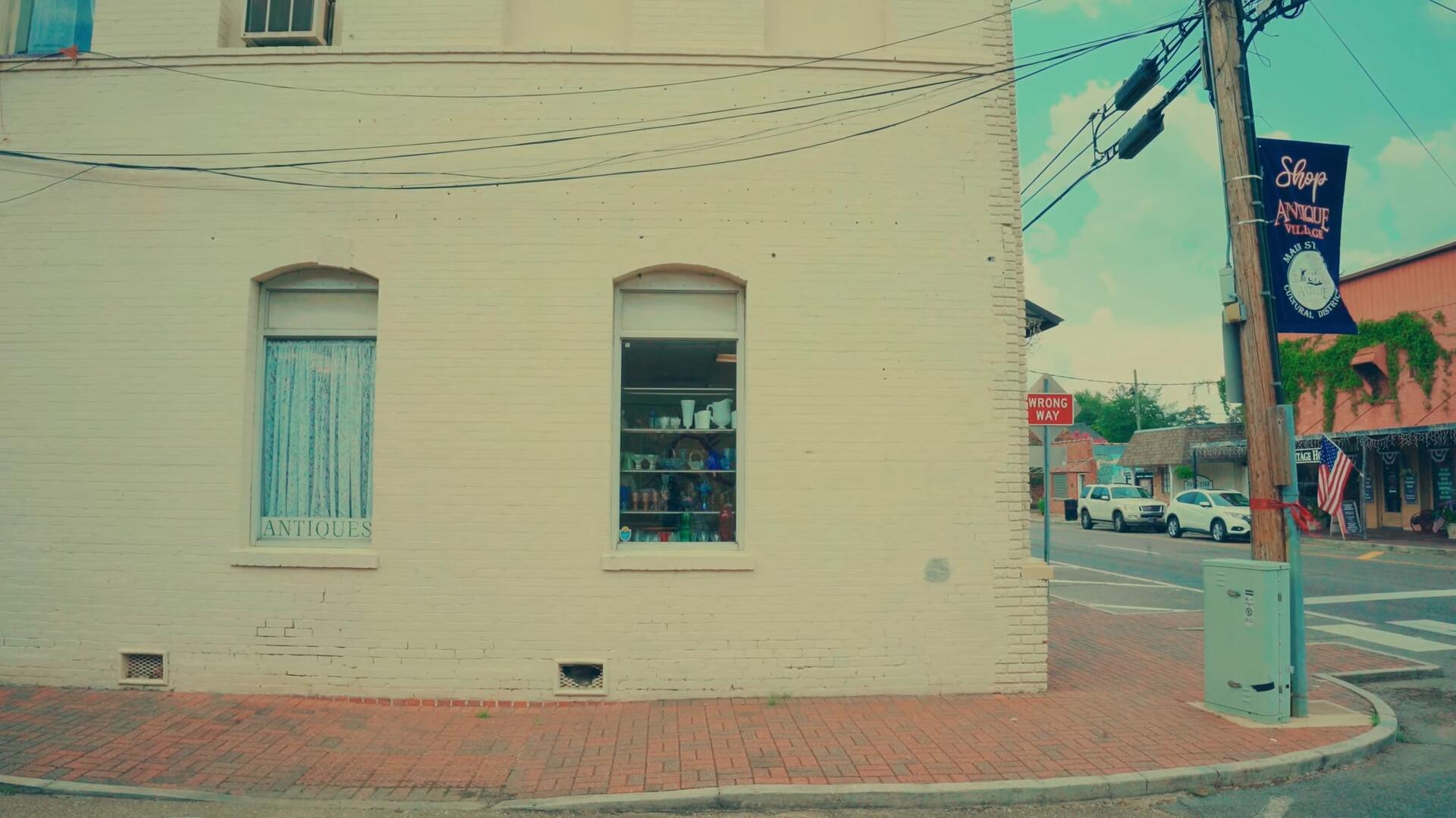 韦斯·安德森风格独特电影美学LUT调色预设包 Wes Anderson Inspired LUTs . 第6张-素材湾丨精选海外优质设计素材资源 韦斯·安德森风格独特电影美学LUT调色预设包 Wes Anderson Inspired LUTs . sucaiwan.com