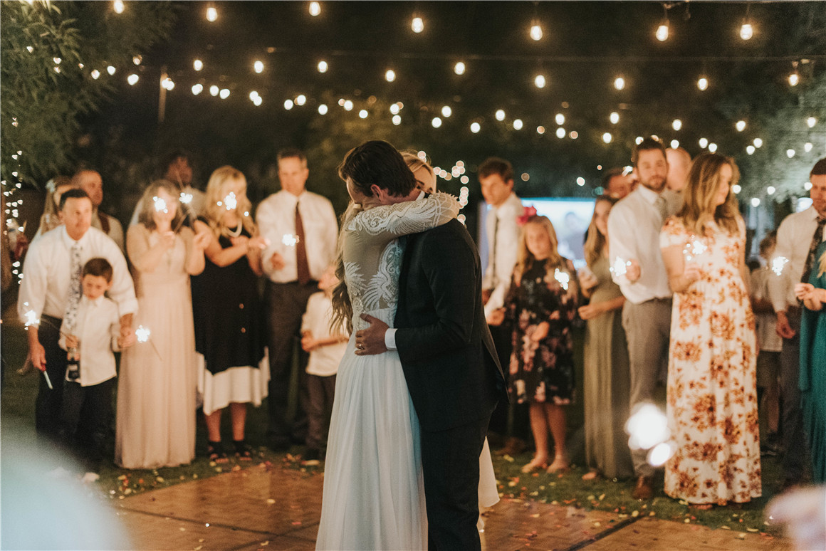 网红婚礼摄影师Rebecca爱与光婚礼人像PS/LR预设包 Nhiya Kaye - Love and Light Preset Pack 插件预设 第5张-素材湾丨精选海外优质设计素材资源 网红婚礼摄影师Rebecca爱与光婚礼人像PS/LR预设包 Nhiya Kaye - Love and Light Preset Pack 插件预设 sucaiwan.com