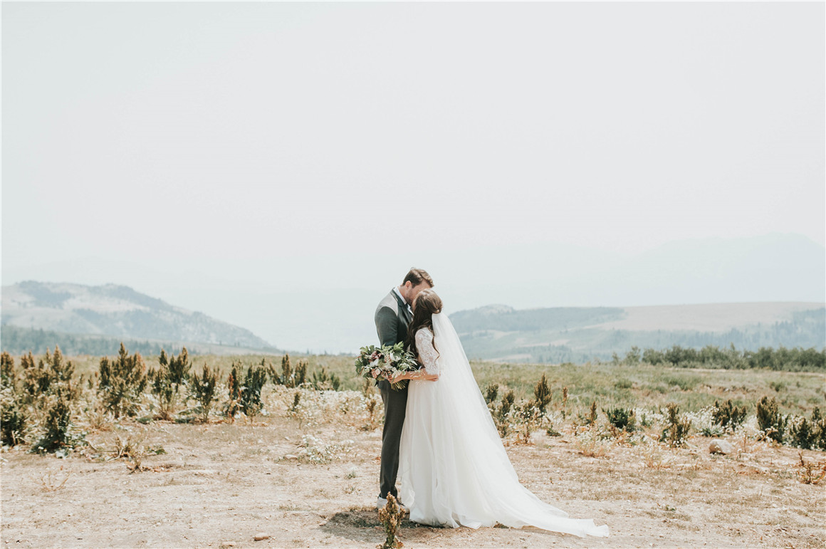 网红婚礼摄影师Rebecca爱与光婚礼人像PS/LR预设包 Nhiya Kaye - Love and Light Preset Pack 插件预设 第6张-素材湾丨精选海外优质设计素材资源 网红婚礼摄影师Rebecca爱与光婚礼人像PS/LR预设包 Nhiya Kaye - Love and Light Preset Pack 插件预设 sucaiwan.com