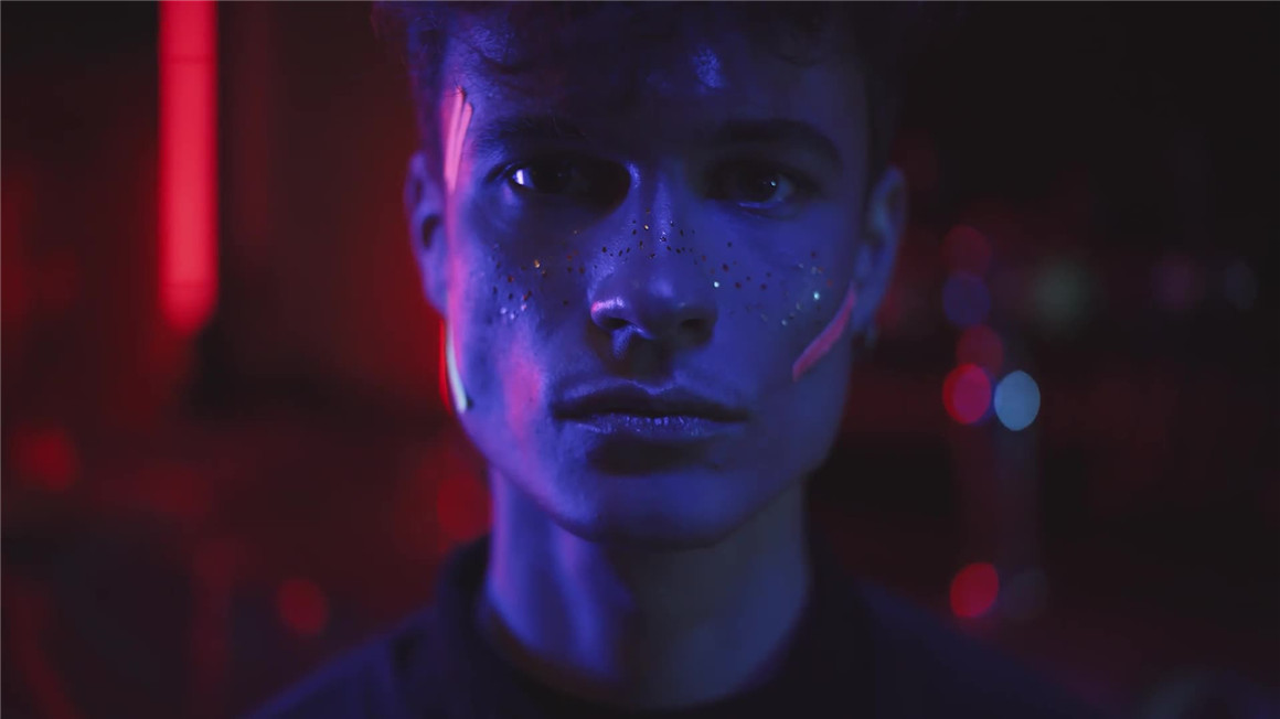 PR预设:30个老电影胶片打孔杂损划痕耀斑闪烁边框无缝转场 . 第6张-素材湾丨精选海外优质设计素材资源 PR预设:30个老电影胶片打孔杂损划痕耀斑闪烁边框无缝转场 . sucaiwan.com