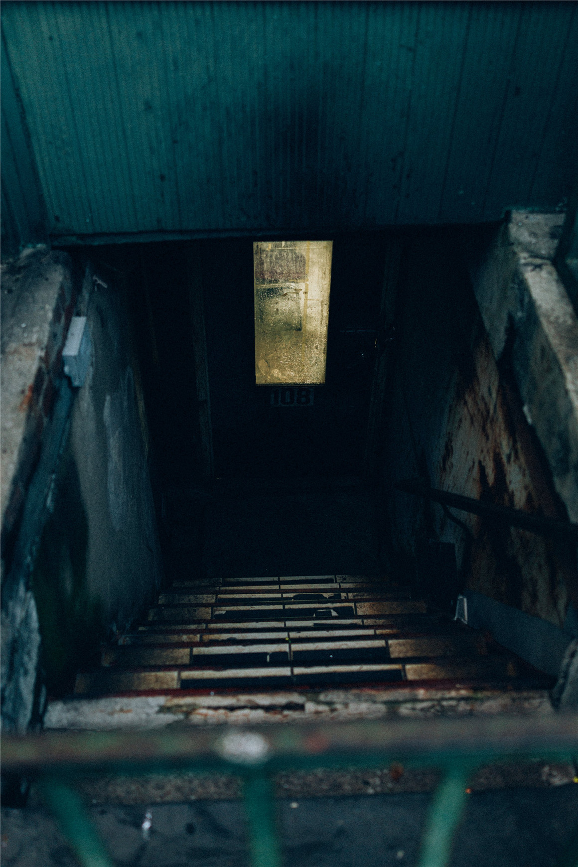 Gxace 20个情绪风格暗调墨蓝色调旅拍人文摄影LR调色预设  Gxace 20个情绪风格暗调墨蓝色调旅拍人文摄影LR调色预设