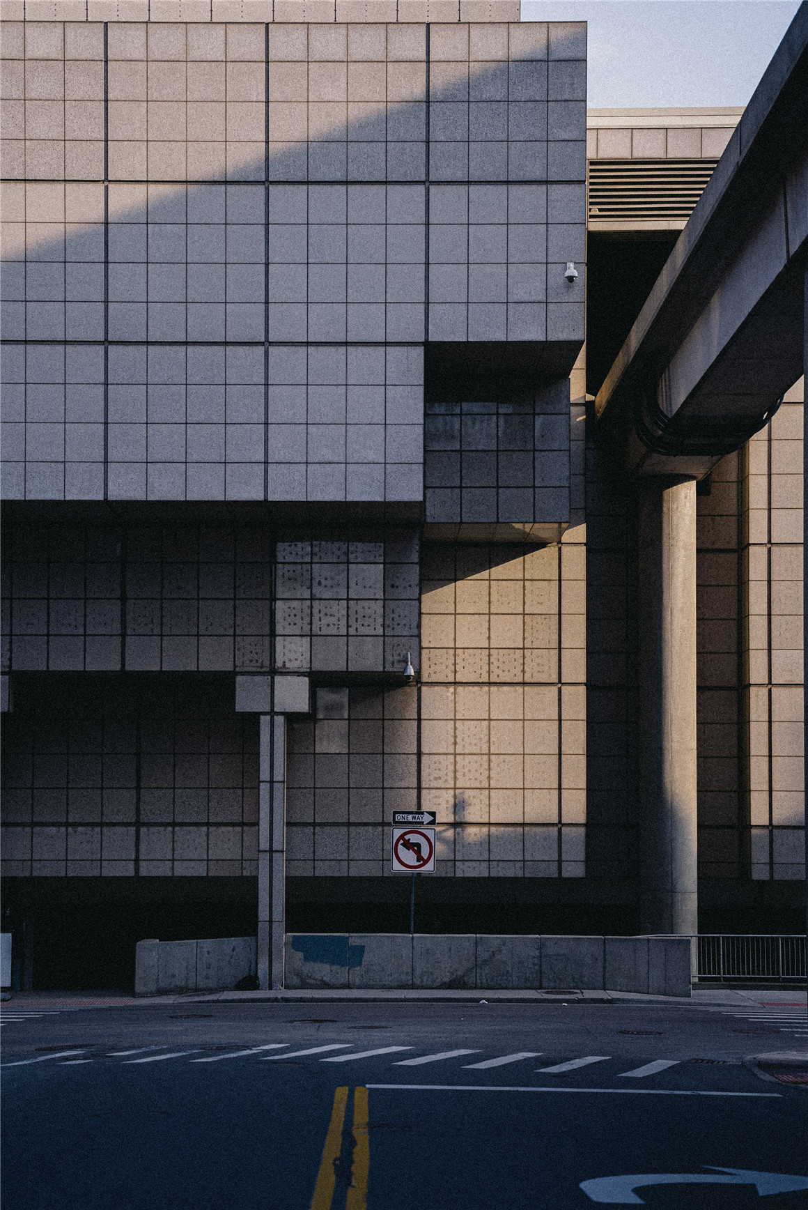 Gxace 20个情绪风格暗调墨蓝色调旅拍人文摄影LR调色预设  Gxace 20个情绪风格暗调墨蓝色调旅拍人文摄影LR调色预设