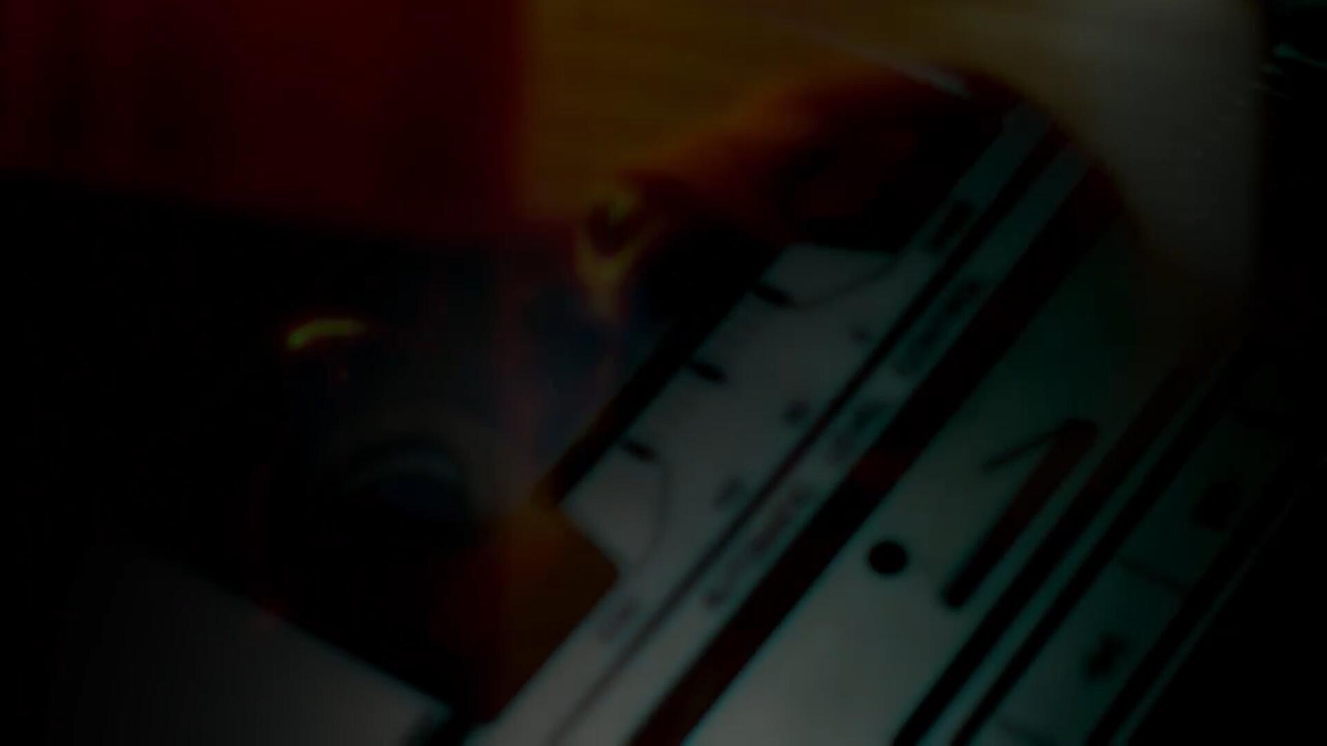 PR预设：96个电影划像人物画面闪黑沉浸渐隐转场效果预设 . sucaiwan.com