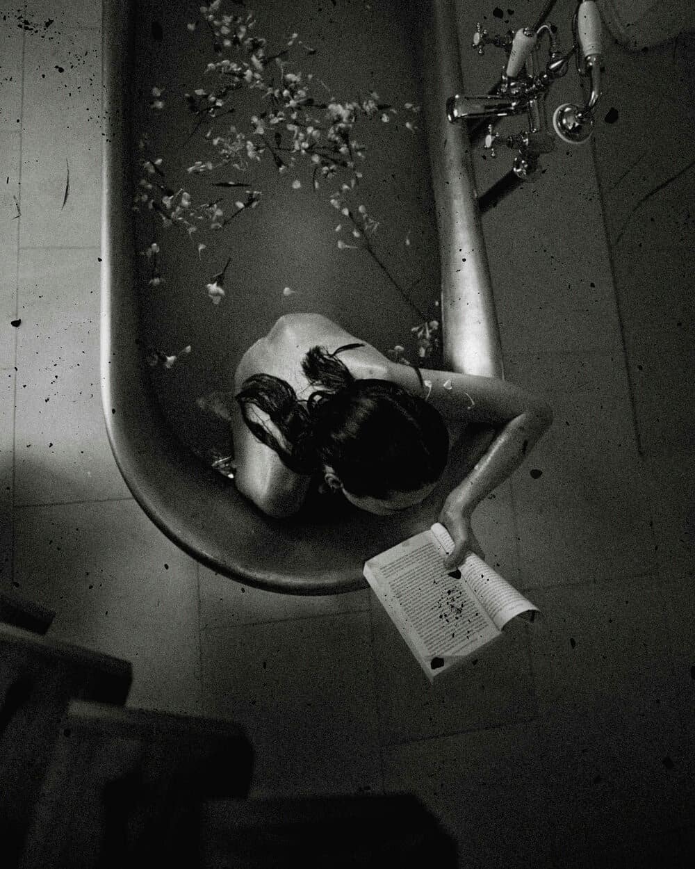 情绪风格做旧噪点灰尘污迹纸张肌理灰尘划痕纹理套件背景素材 . 第11张-素材湾丨精选海外优质设计素材资源 情绪风格做旧噪点灰尘污迹纸张肌理灰尘划痕纹理套件背景素材 . sucaiwan.com